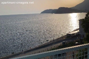 Izdajem povoljno sobe i apartmane na samoj plaži u Sutomoru